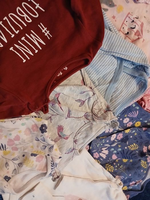 Zestaw niemowlęcych body dla dziewczynki