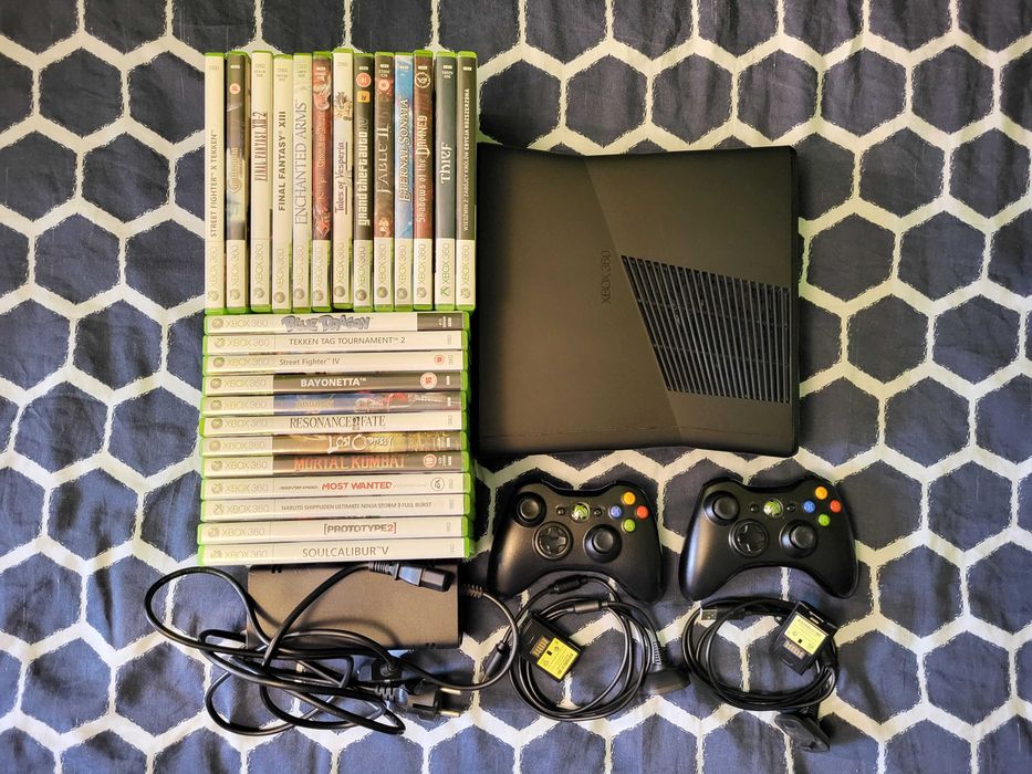 Konsola Xbox360 Slim 250Gb + 25 GIER