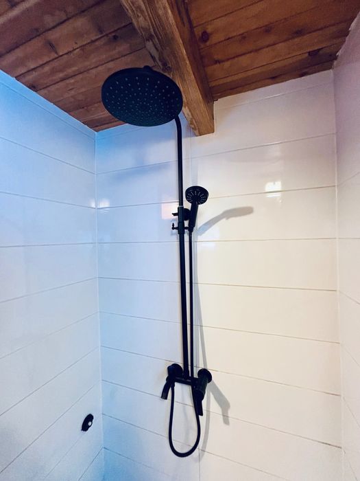 Bateria prysznicowa czarna z deszczownica