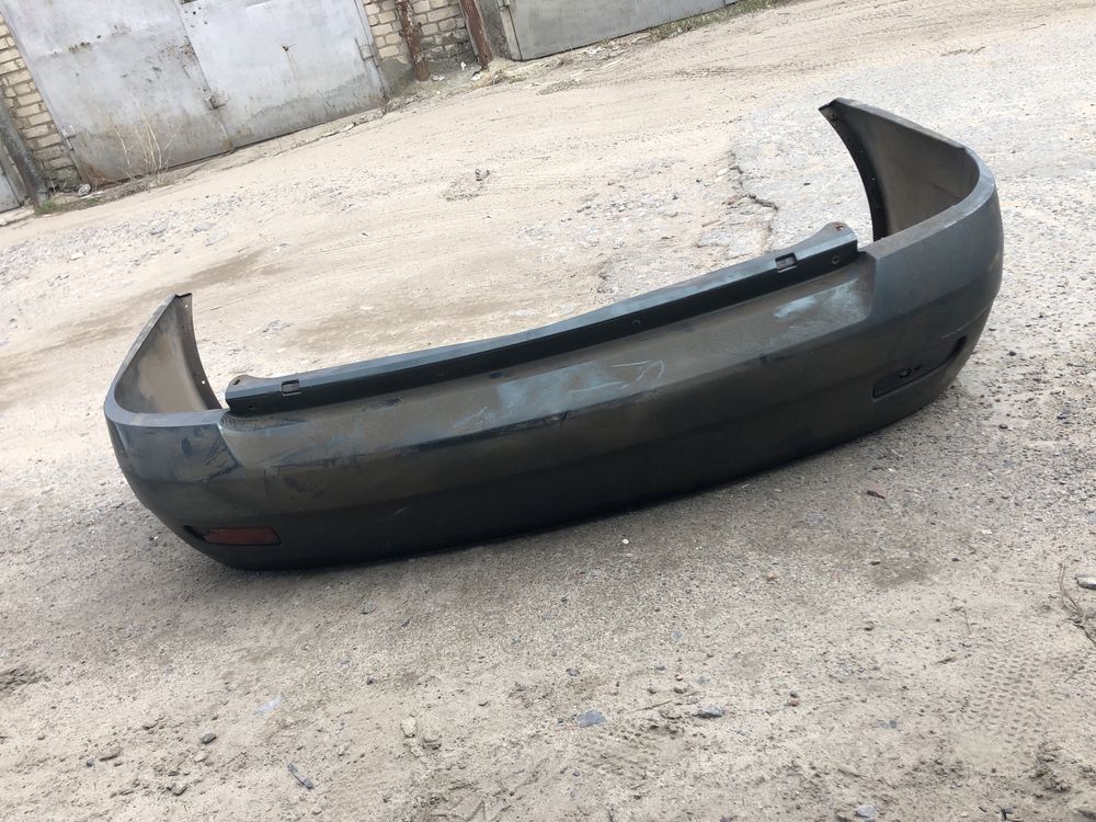 Бампер приора не новый (есть цапапины и шпаклевка)