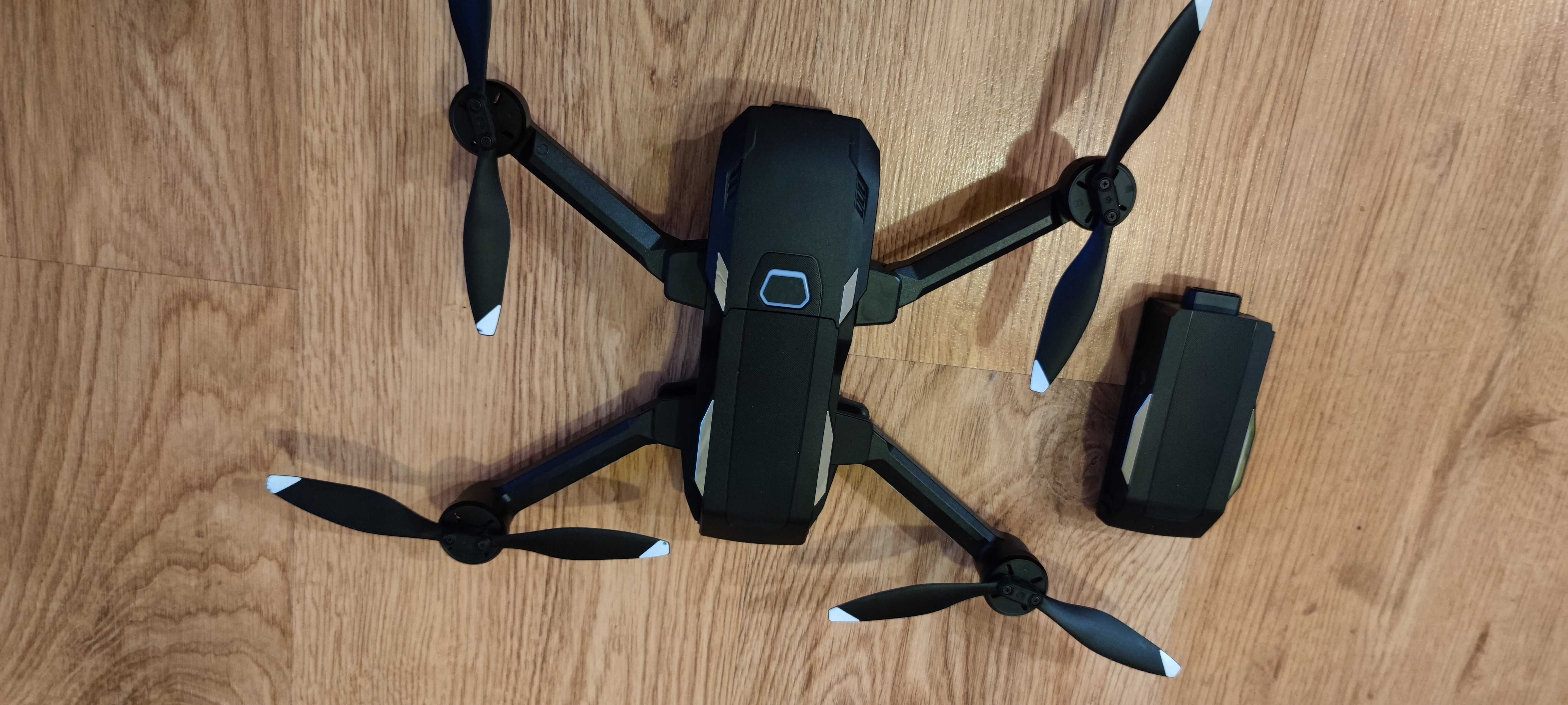 Dron Yuneec Mantis G  - cały komplet plus bateria i dedykowana torba .