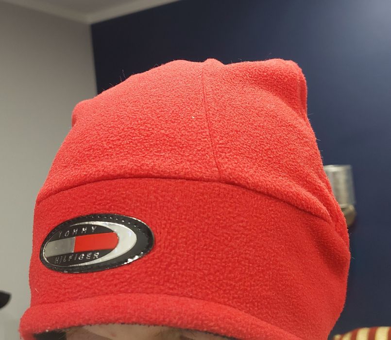 Czerwona czapka Tommy Hilfiger z granatową końcówką
