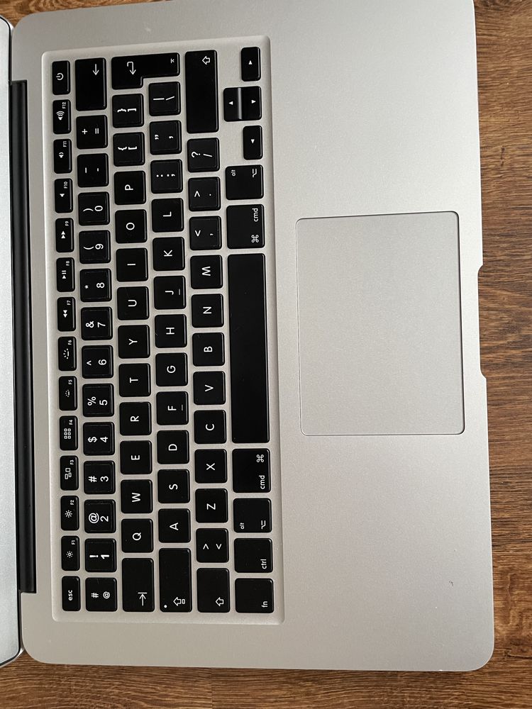 Macbook Air 13’ 8GB i7