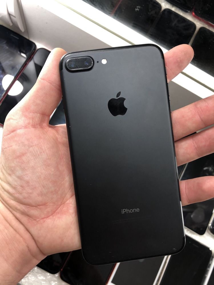 Продам iPhone 7 Plus 32Gb 7+ black оригинал состояние идеальное