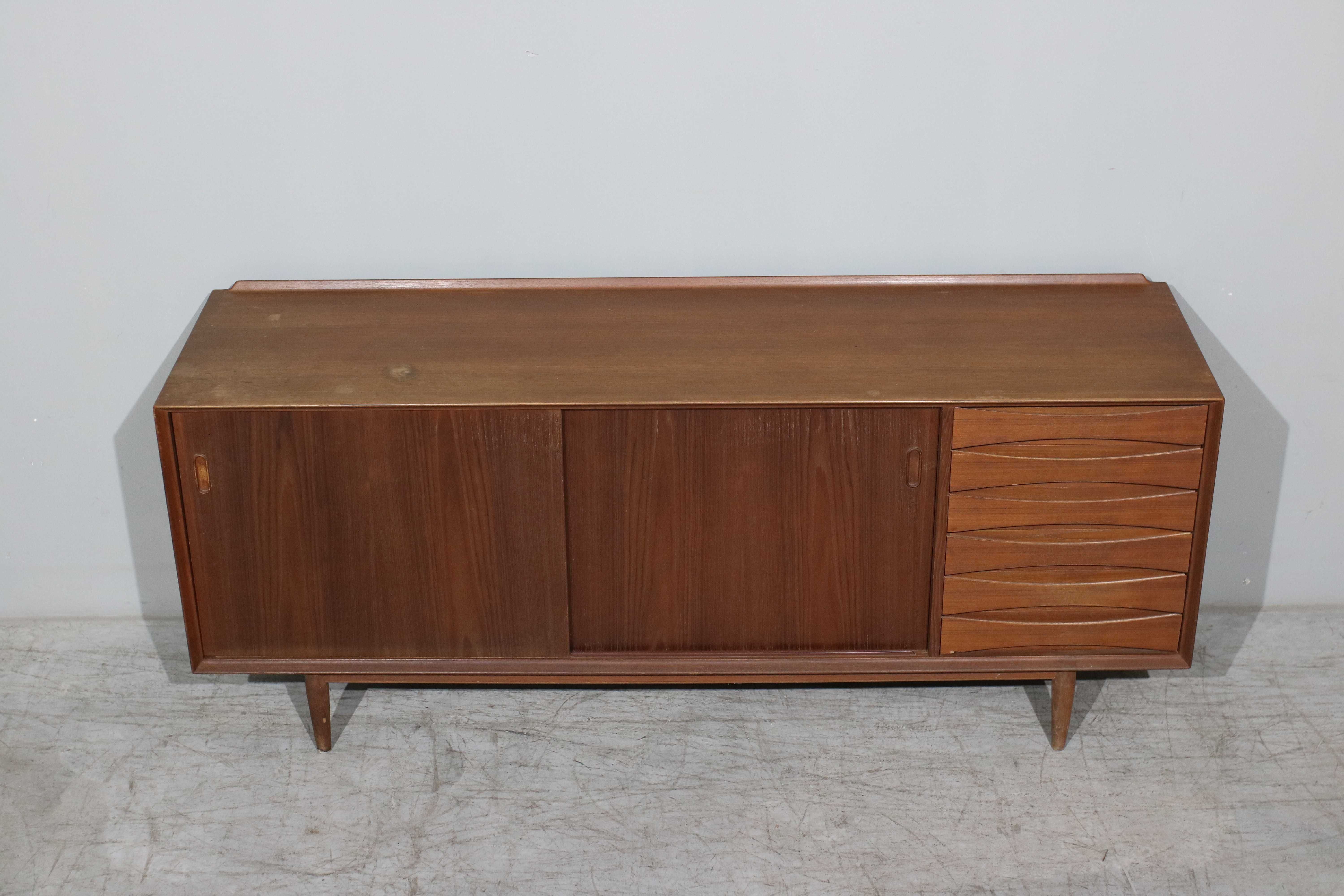 Aparador Arne Vodder em teca | Design Nórdico Vintage