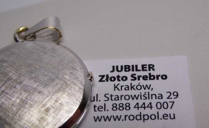 Okrągły otwierany sekretnik medalion białe złoto vintage.