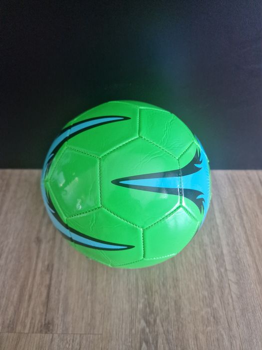 Piłka nożna treningowa szyta nowa napompowana