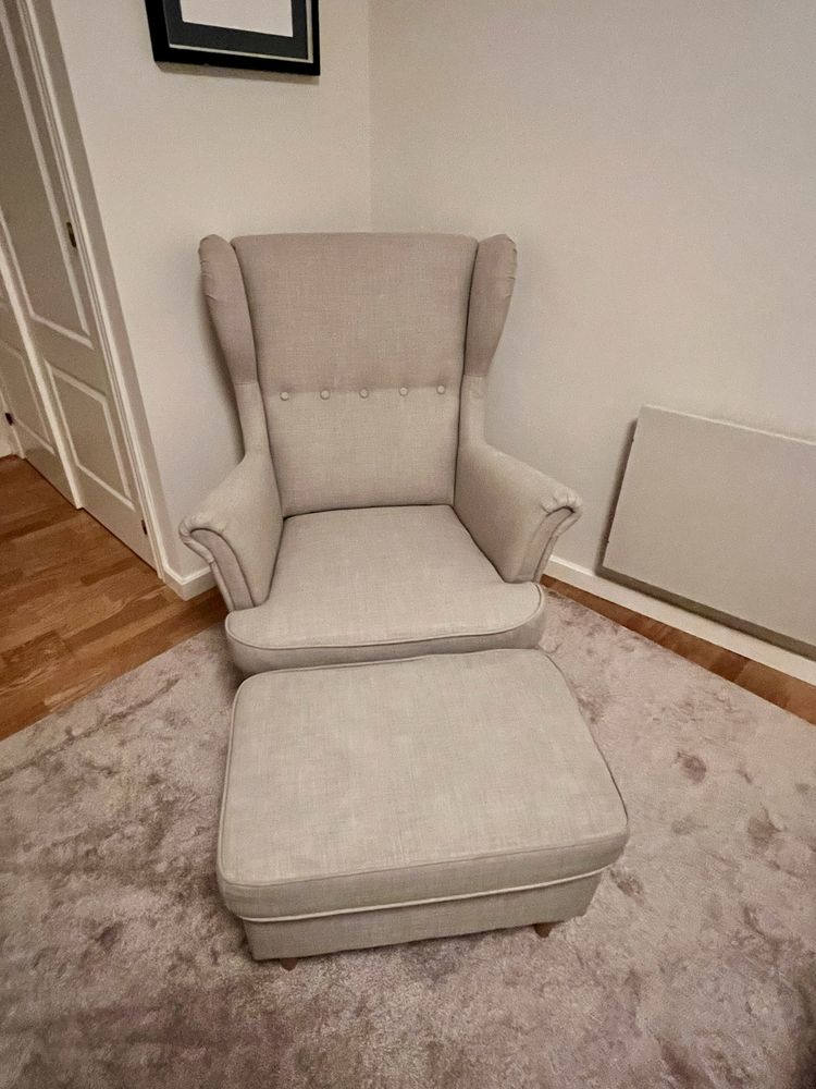 Poltrona e repousa-pés Bege IKEA Strandmon