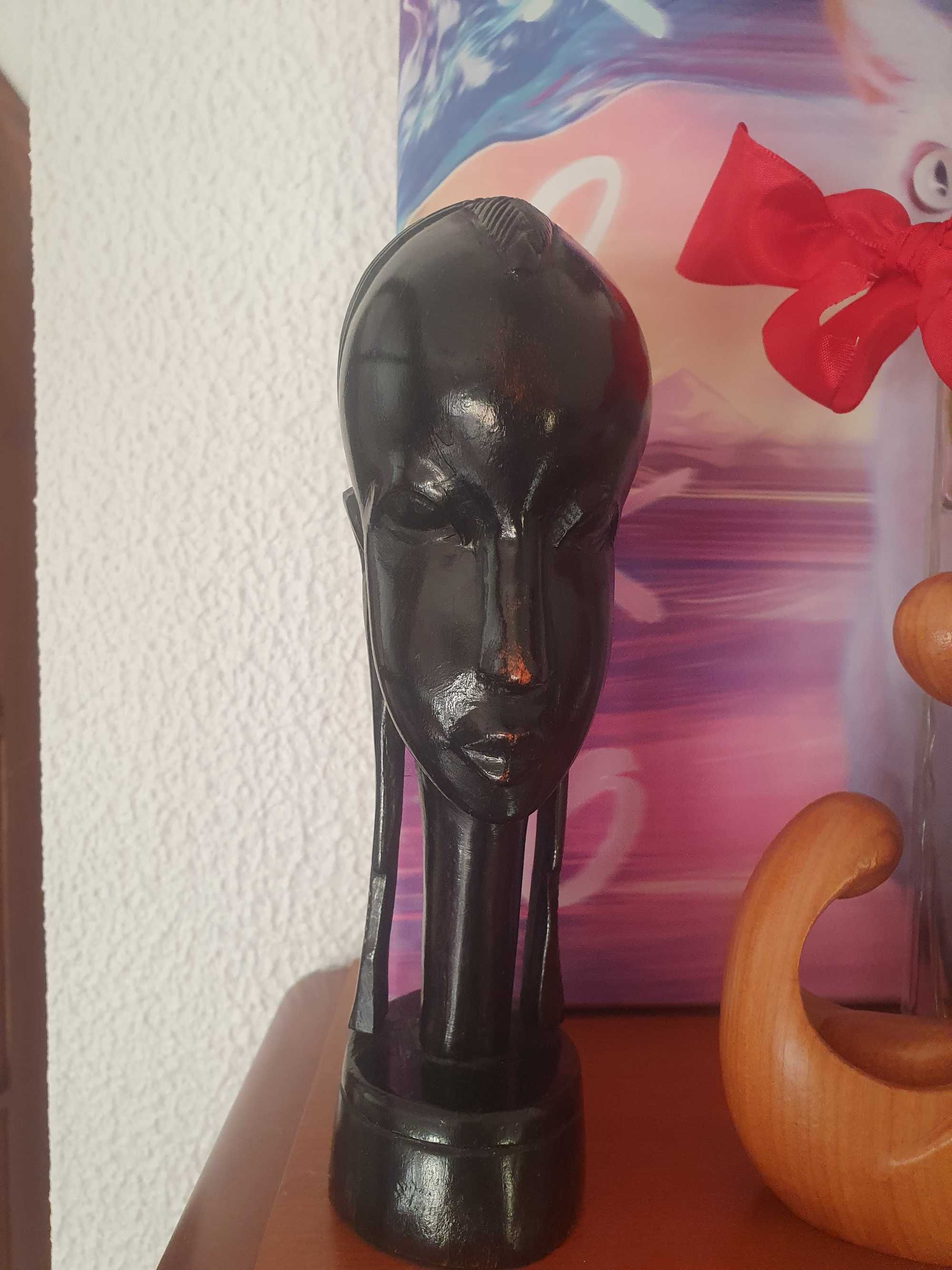 Busto em pau preto
