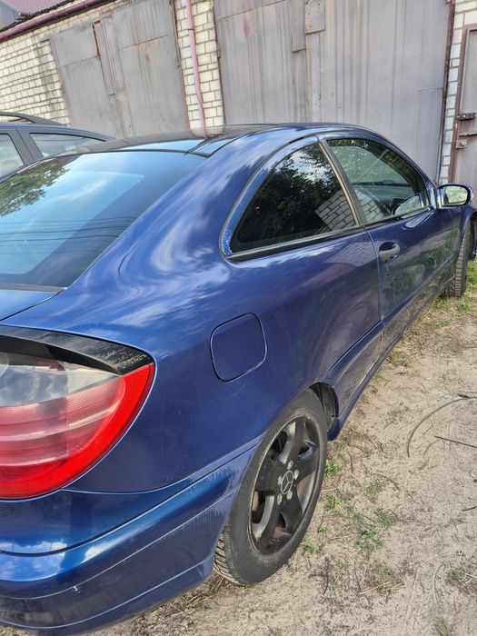 Смарагдовий  Мерседес-Веnz  С200 купе автомобіль на  газу