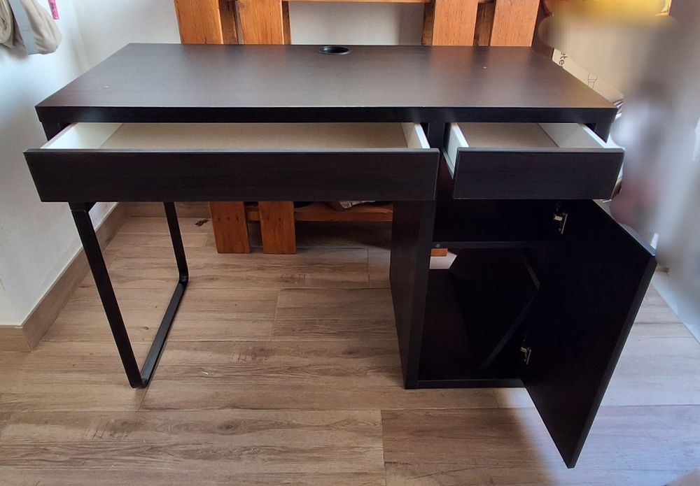 Mesa secretária preta