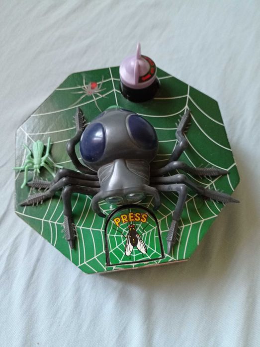 Nakręcana skarbonka pająk.