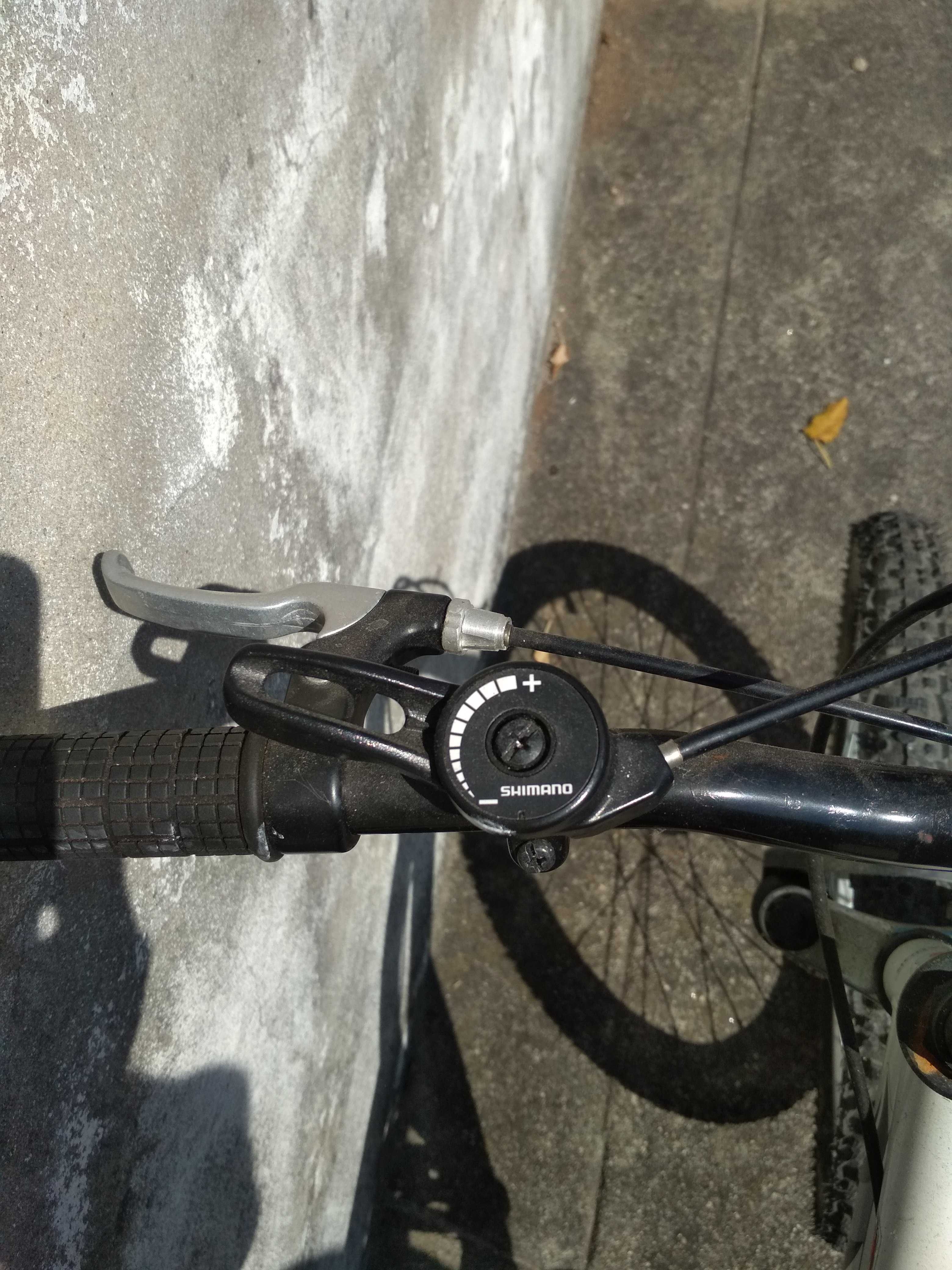 Bicicleta FDR com Amortecedor central e mudanças SHIMANO