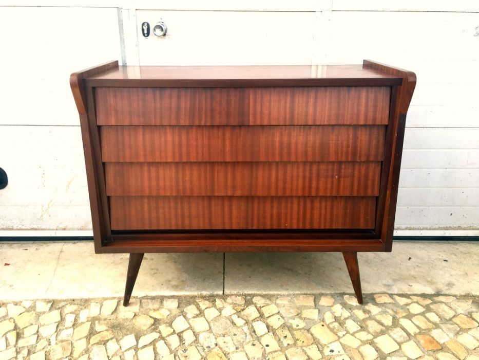 Cómoda olaio vintage 110comp x 49prof x 88alt.