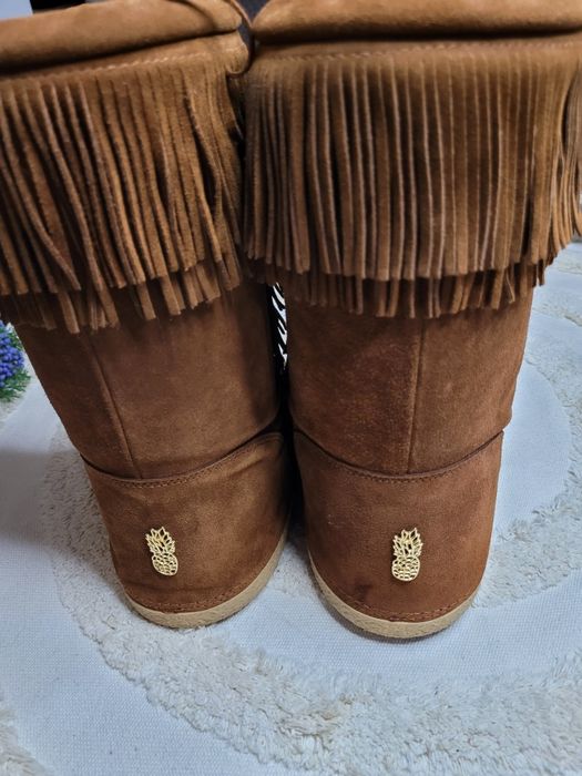 Śniegowce futro wodoodporne Aquazzura  Moon boot  35-37
Aguazzura prem