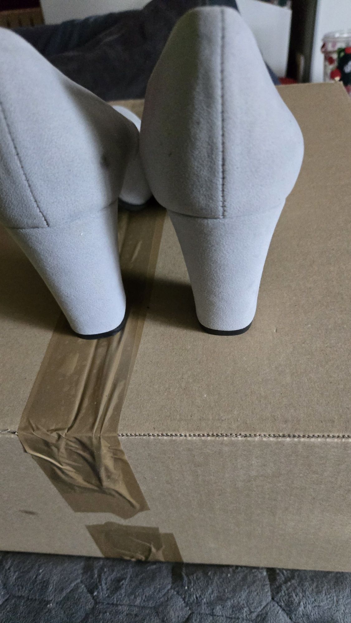 Buty na slupku.szare.