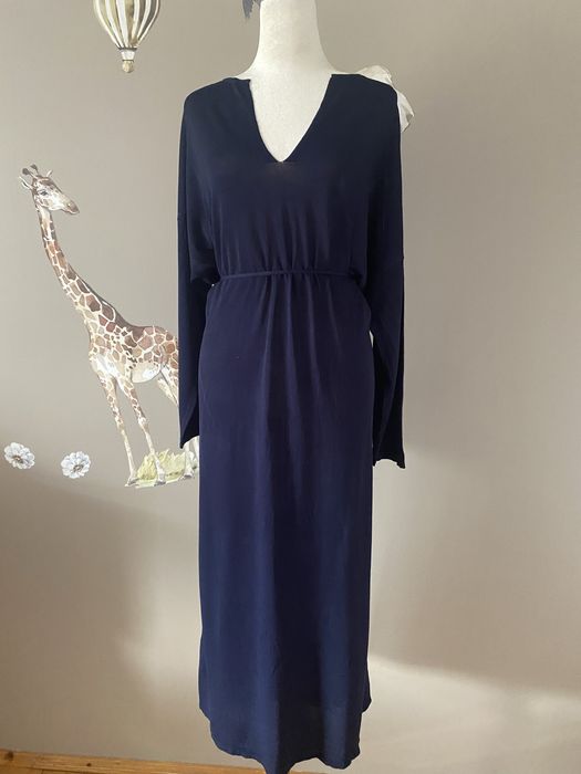 Długa minimalistyczna elegancka granatowa sukienka z wiskozy Zara 40