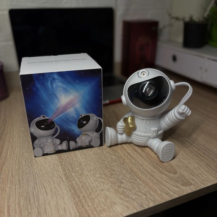 Нічник лампа космонавт