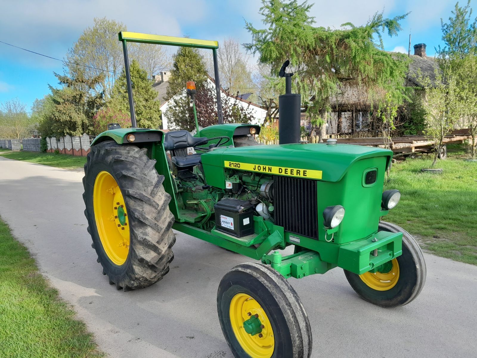 John Deere  2120