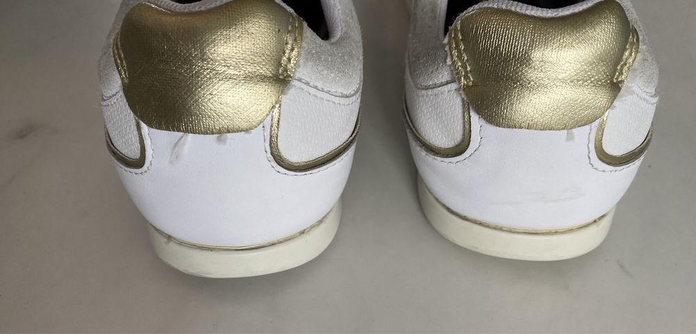 LACOSTE sneakersy białe złote r.39
