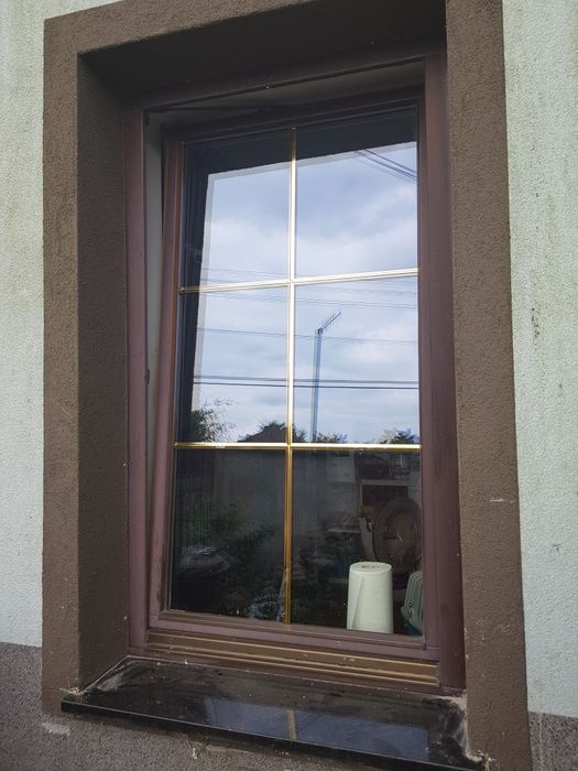 Okno ze złotym szprosem drewniane 163cm na 95 cm