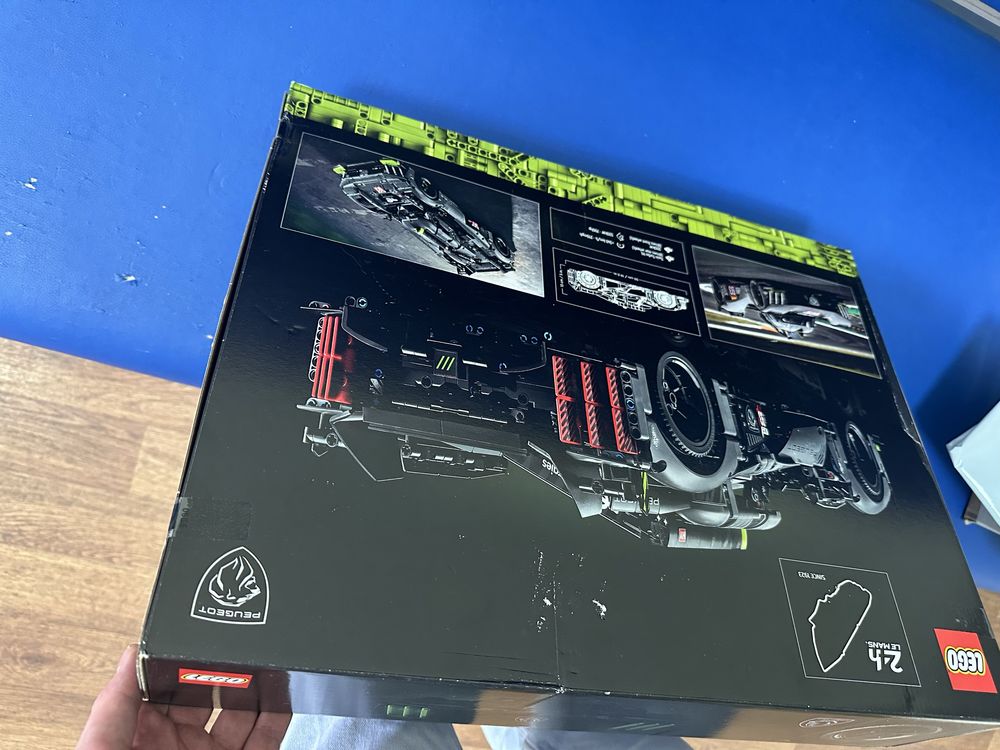 LEGO Technic Peugeot 9X8 24H Le Mans Hybrid Hypercar (42156)
