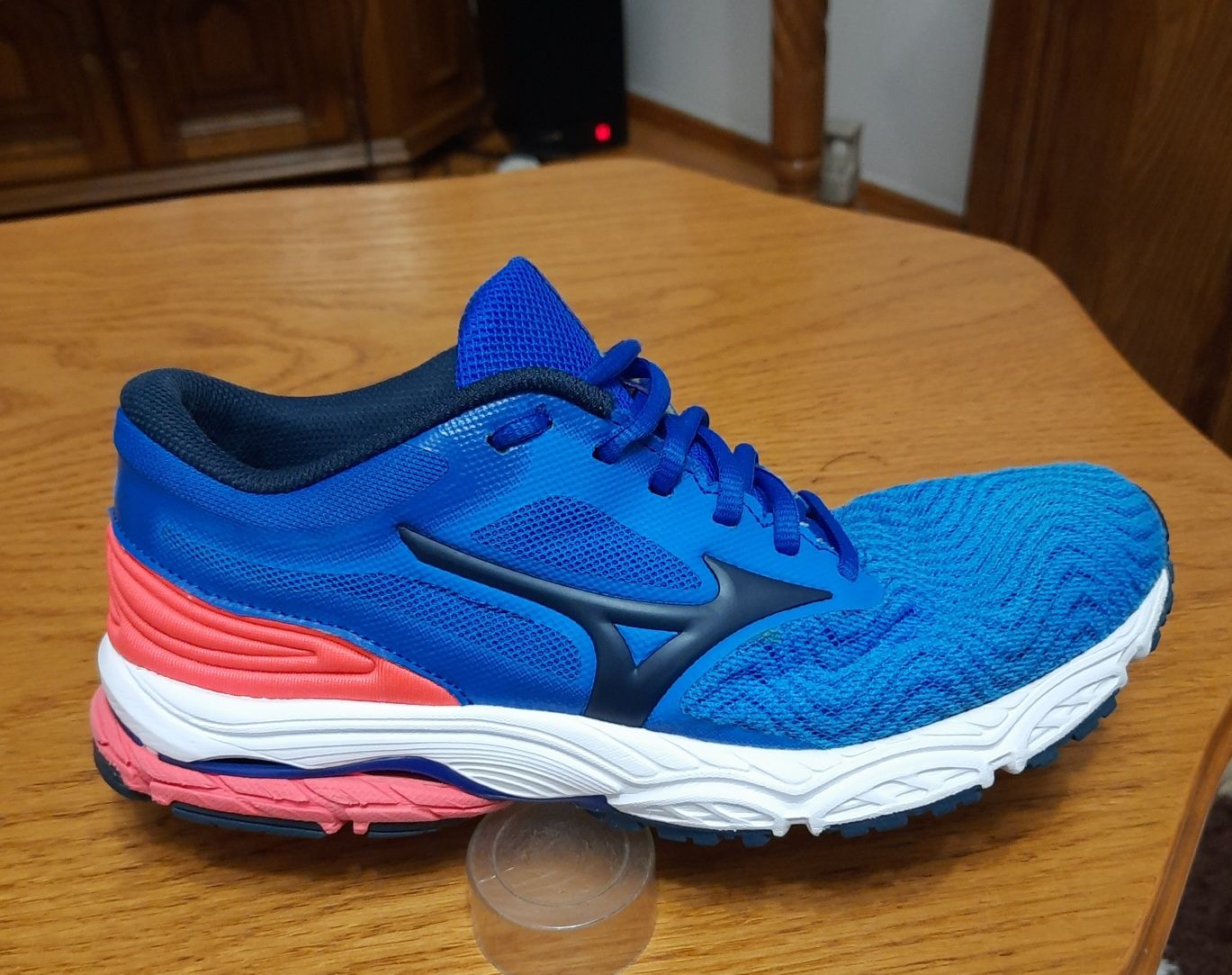 Кросівки Mizuno Wave Prodigy 4 (розмір 38/24см) в ідеальному стані