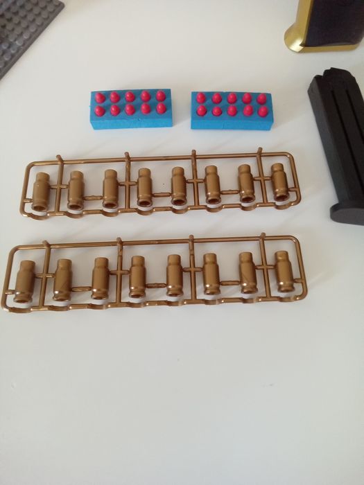 Пистолет с вылетающими гильзами