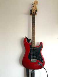 Guitarra Eléctrica Squier - STRAT + amplificador Fender  Frontman® 15G