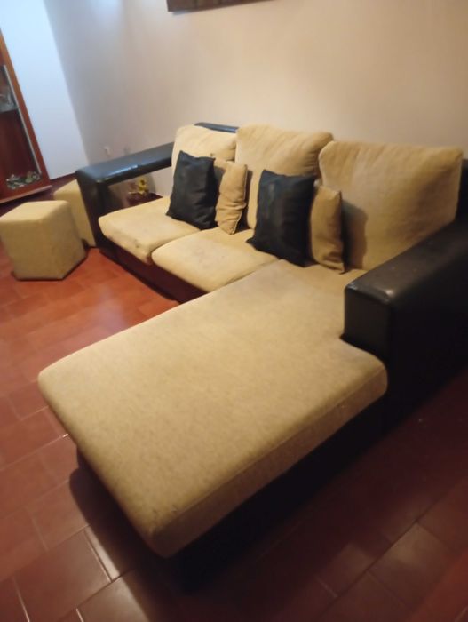 Sofá com chaise lounge