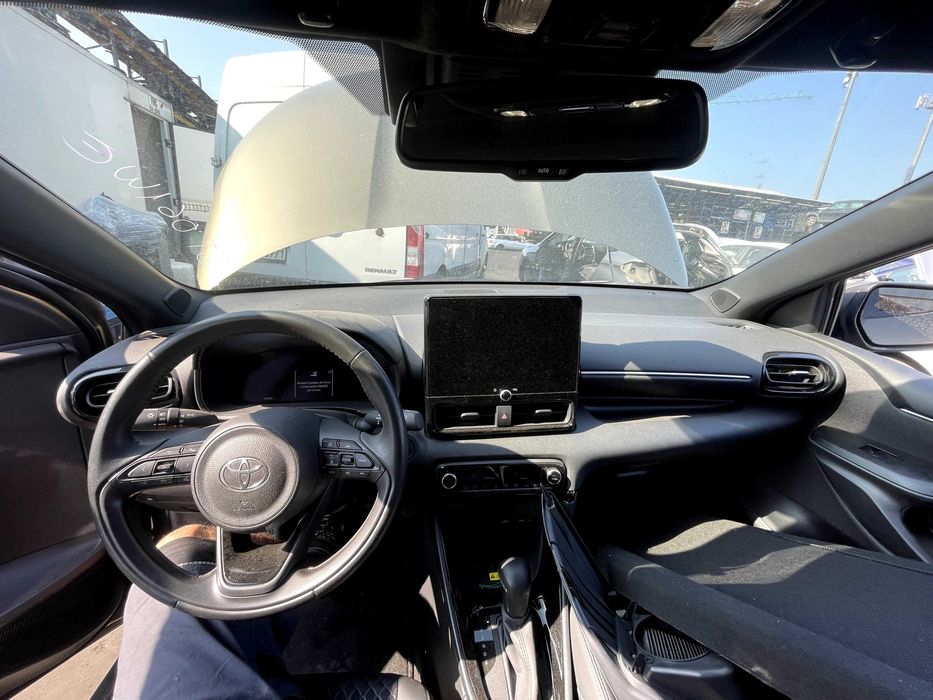 Toyota Yaris IV Kompletna konsola kokpit poduszki airbag + pasy + kurt