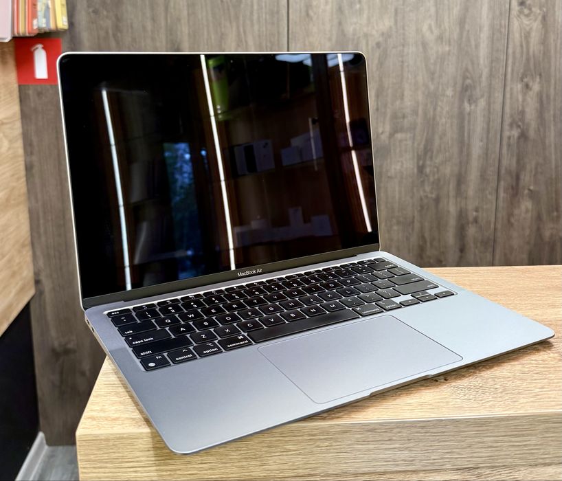 Ноутбук MacBook Air 13 M1 (2020) 8/256Gb Space Gray Магазин Гарантія