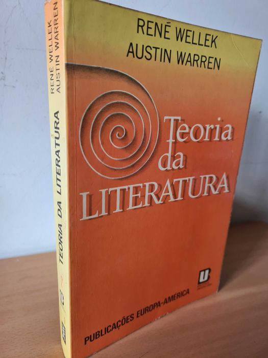 Livro "Teoria da Literatura" de René Wellek e Austin Warren