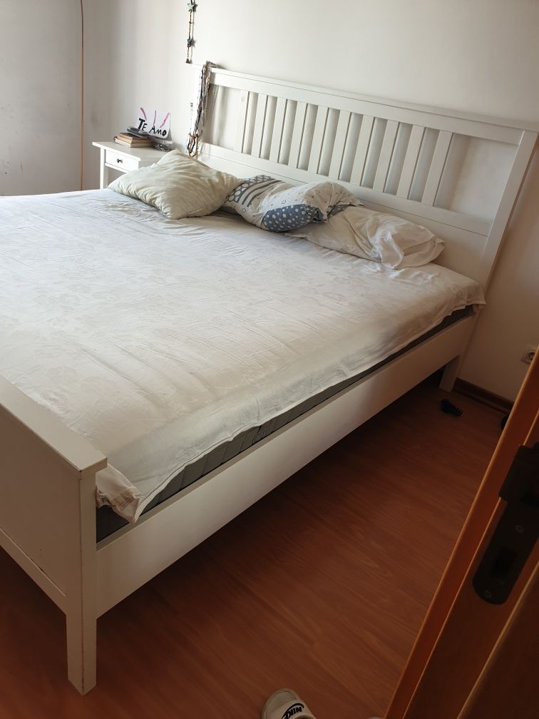 Cama Queen size com colchão