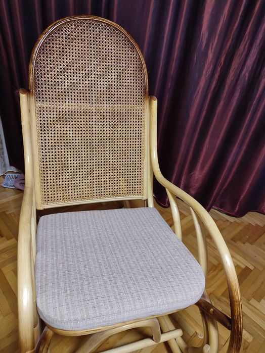Крісло гойдалка нова, ротанг