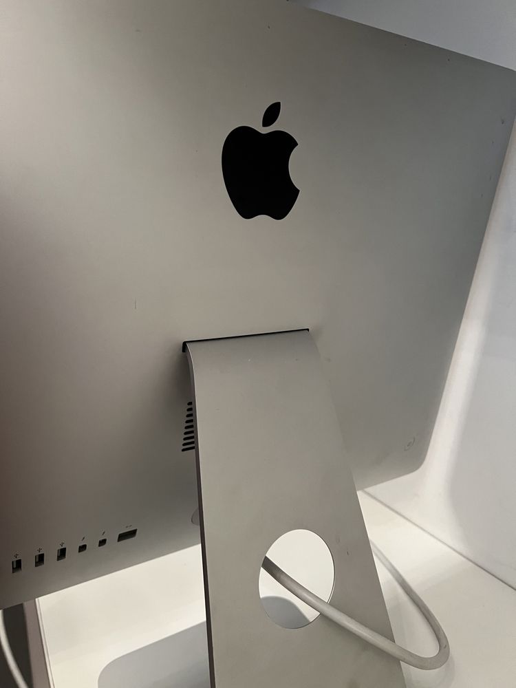 iMac 21,5 cala, koniec 2012, procesor 2,7 GHz Intel Core i5