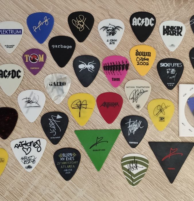Медиаторы Kiss, Linkin Park, AC/DC, Seether, The Prodigy, Korn.
