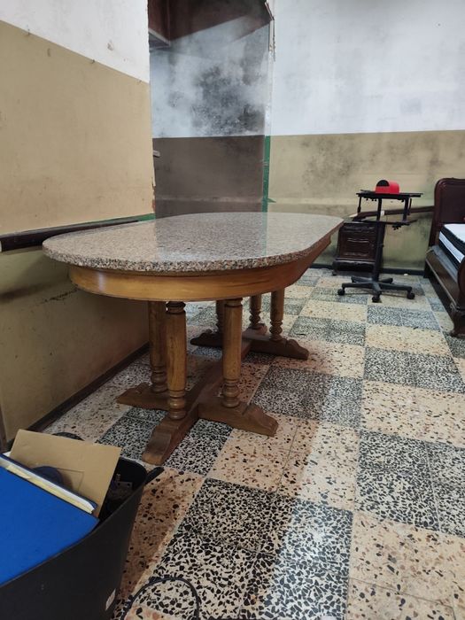 Mesa de cozinha como nova,pouco uso,com a medida 200x100x80