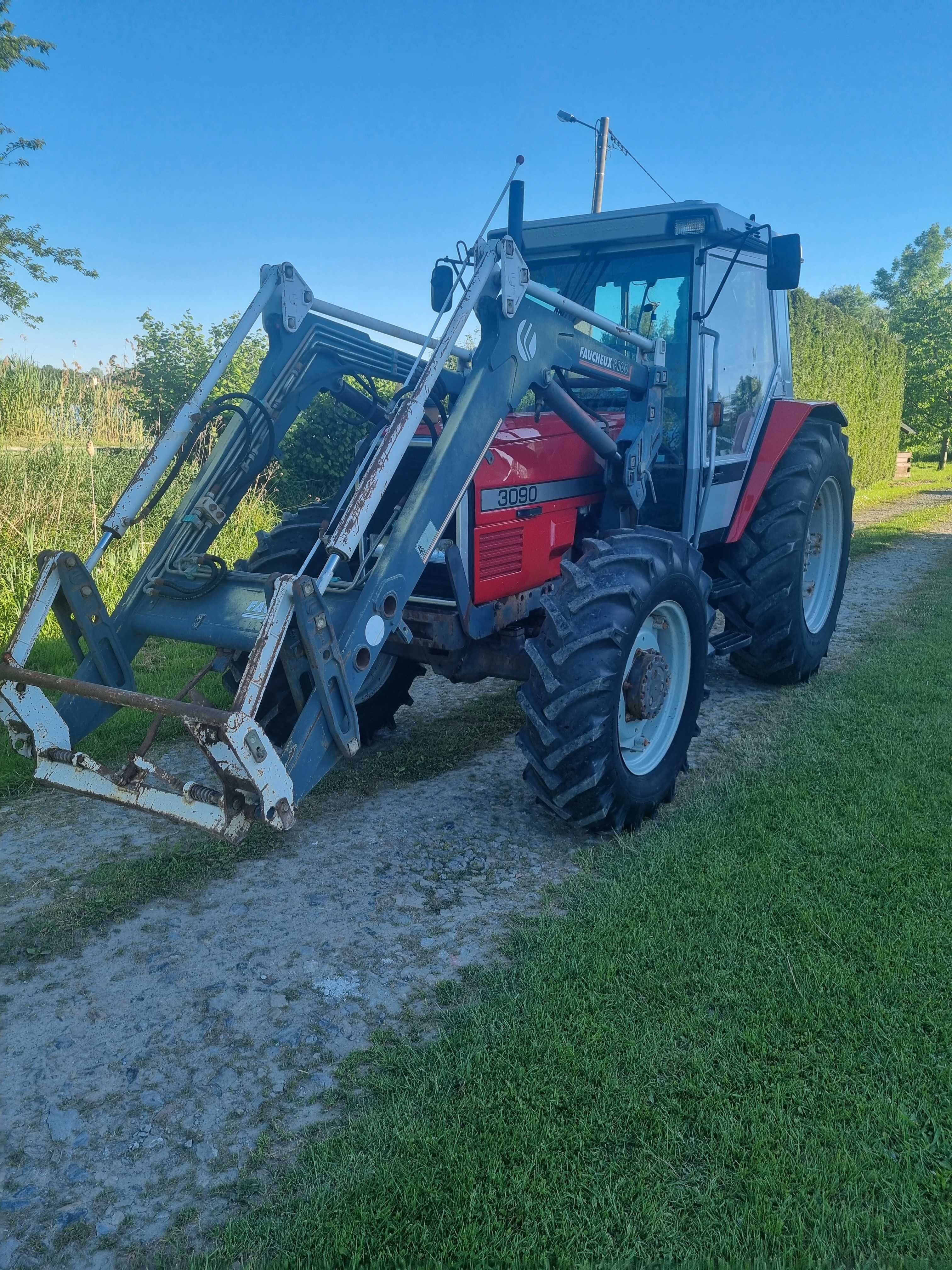 MF 3090 z ładowaczem, Sprowadzony.