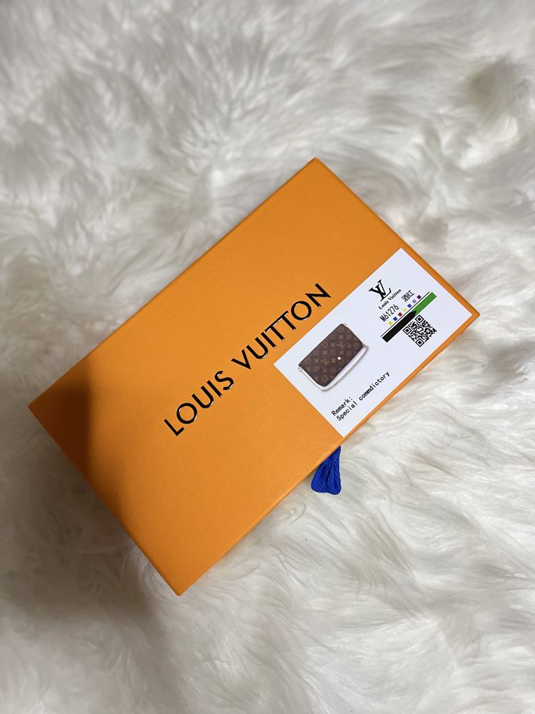 Клатч Louis Vuitton