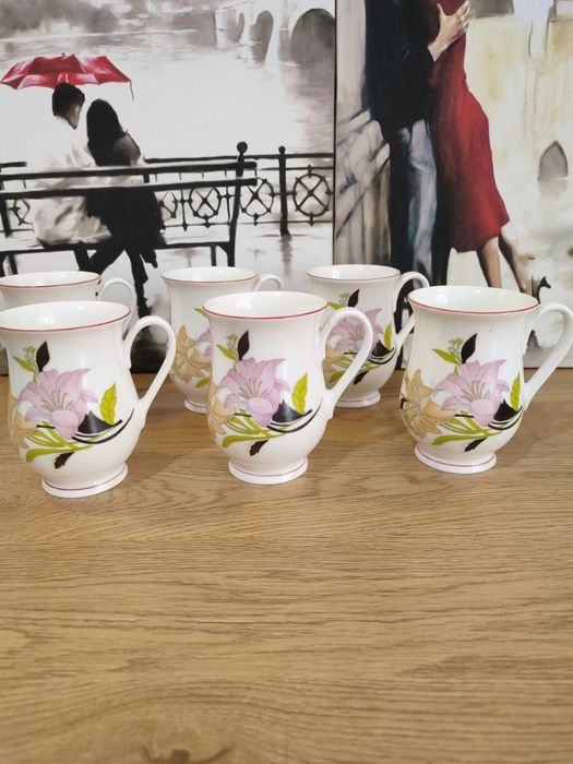 Посуд та сервізі, набори і блюда, чашки і тарілки