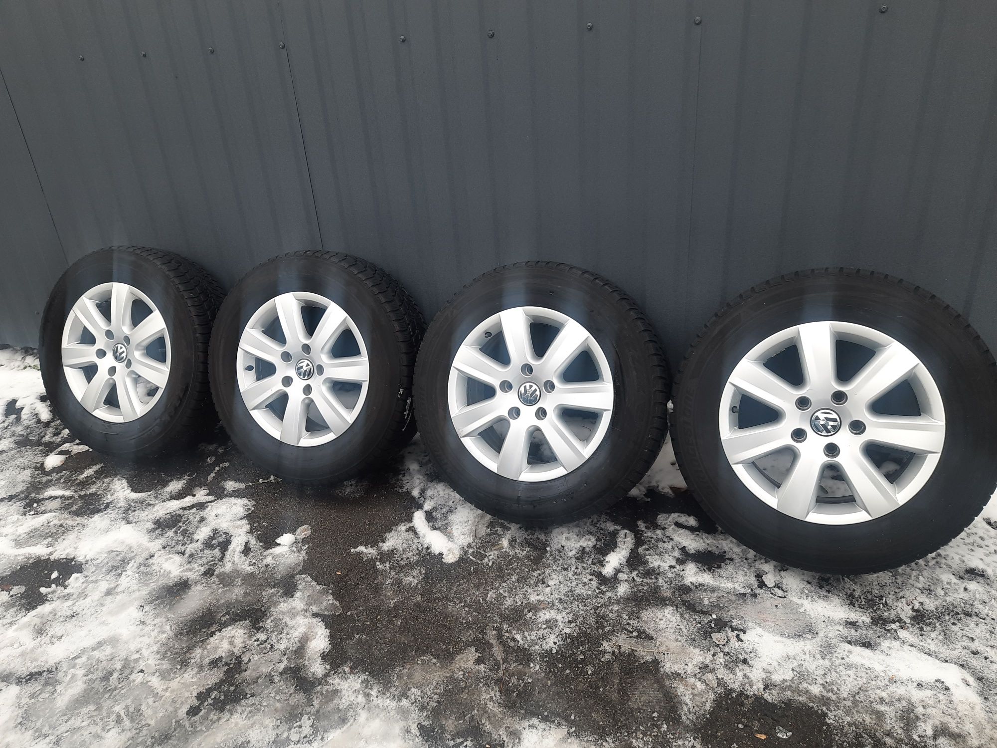 Touareg BRIDGESTONE 235/65 R 17. Зима.