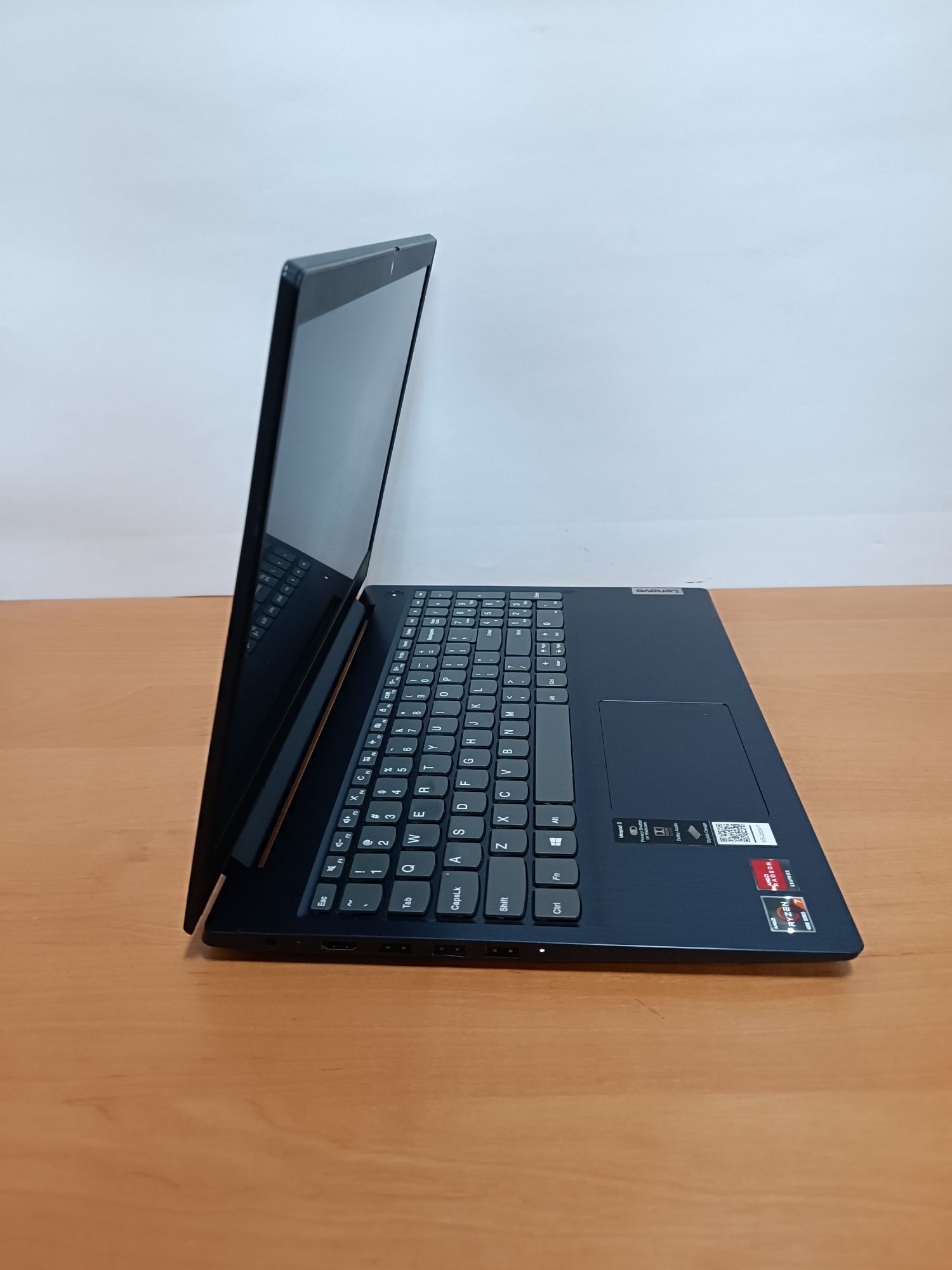 Ноутбук Lenovo Ryzen 7 4700 8 по 4.1Gh 12GB SSD 512GB FHD VEGA 7