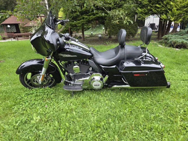 Harley-Davidson Touring Street Glide Harley-Davidson FLHX Street Glide Touring 2012