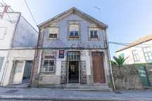 Moradia bi familiar para reconstrução em Matosinhos
