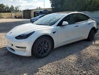 Розбірка Tesla Model 3 2023, бампер, фара, двері, запчастини