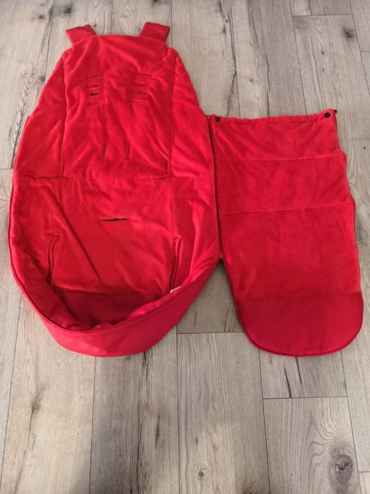 Śpiworek do wozka firmy cybex czerwony.