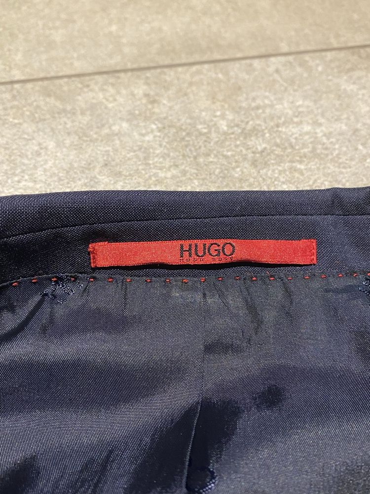 Hugo Boss garnitur slim roz. 50