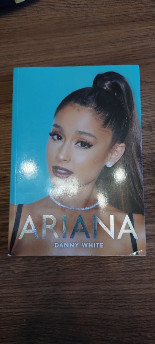 Dany White Ariana