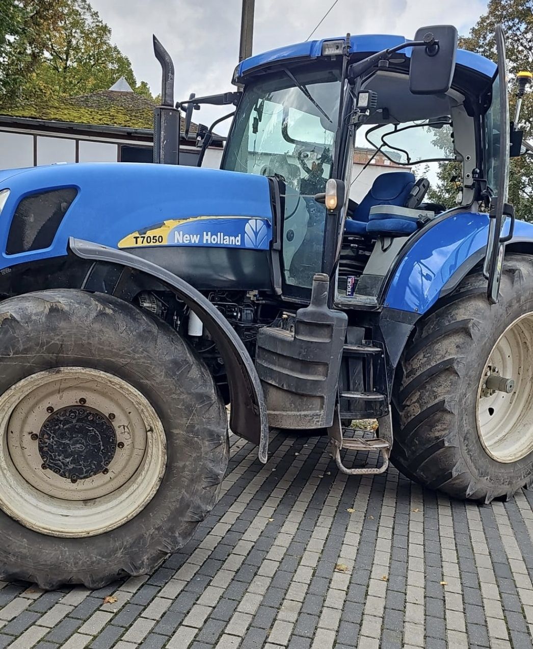 New holland t 7050